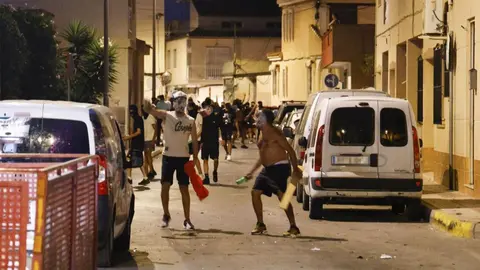 Varias personas durante los altercados en Torre Pacheco, a 12 de julio de 2025 (foto: EP)