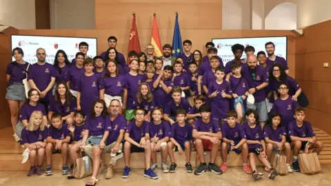 El presidente L&oacute;pez Miras recibe a 36 ni&ntilde;os con hemofilia de siete provincias que participan en un campamento en Totana para aprender a fomentar su autonom&iacute;a