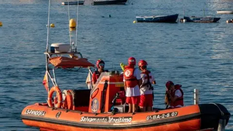 Imagen de archivo de la embarcaci&oacute;n de salvamento 'Pandora', con tripulaci&oacute;n de Cruz Roja Espa&ntilde;ola