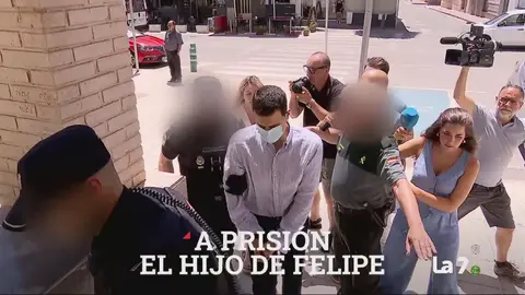 El hijo del comerciante fallecido en Molina de Segura entra al juzgado donde se ha decretado su ingreso provisional a prisi&oacute;n  (foto: La 7)