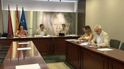 La Mesa de la Comisi&oacute;n de Econom&iacute;a, Hacienda y Presupuesto