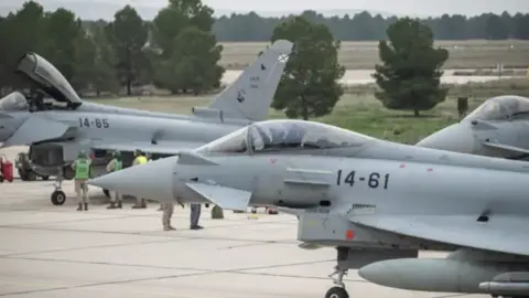 Imagen de archivo de dos aviones Eurofighter en Albacete (foto: EP)