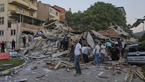 Da&ntilde;os materiales del terremoto en Turqu&iacute;a (foto: Agencias)