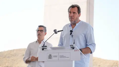 F&eacute;lix Bola&ntilde;os y &Oacute;scar Puente en las obras del Viaducto de los Feos (foto: EP)