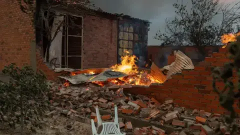 Vista del fuego, a 12 de agosto de 2025, en Abejera, Zamora, Castilla y Le&oacute;n (foto: EP)