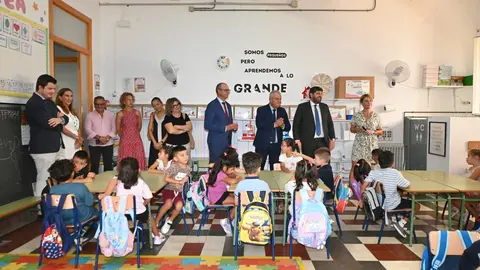 Fernando L&oacute;pez Miras en el colegio Santa Eulalia de Totana