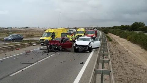 Accidente de tr&aacute;fico en San Pedro del Pinatar (foto: Bomberos del CEIS)