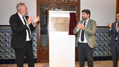 El presidente del Gobierno de Murcia, Fernando L&oacute;pez Miras, inaugur&oacute; hoy la Casa Ayuntamiento de Santomera tras las obras de rehabilitaci&oacute;n. Estuvo acompa&ntilde;ado por el alcalde, V&iacute;ctor Mart&iacute;nez, y el consejero titular de Fomento, Jorge Garc&iacute;a Montoro (foto: CARM)