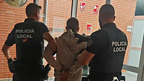 La Polic&iacute;a Local de Las Torres de Cotillas detiene a una persona con 10 requisitorias judiciales (foto: Polic&iacute;a Local de Las Torres de Cotillas)