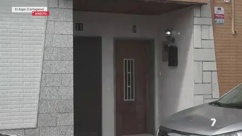 Vivienda de la diputaci&oacute;n cartagenera de El Algar en donde la Guardia Civil se encontr&oacute; a una mujer sin vida (foto: La 7)