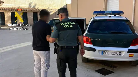 Guardia Civil detiene en Ceheg&iacute;n a dos j&oacute;venes por robar con violencia en viviendas (foto: GC)