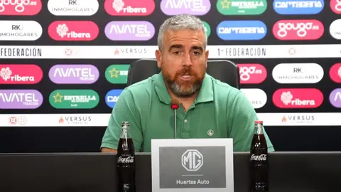 Javi Rey, entrenador del FC Cartagena, a dos d&iacute;as del choque ante el Atl&eacute;tico Sanluque&ntilde;o (foto: FC Cartagena)