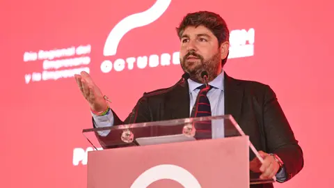 El jefe del Ejecutivo auton&oacute;mico, Fernando L&oacute;pez Miras, presidi&oacute; hoy el acto organizado por Croem con motivo del D&iacute;a Regional del Empresario y la Empresaria.
