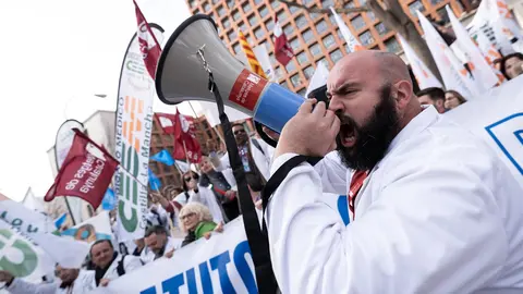 M&eacute;dicos en huelga