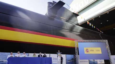 La ministra de Defensa, Margarita Robles, interviene en el acto de botadura del submarino S-82 'Narciso Monturiol' celebrado el 3 de octubre de 2025 en los astilleros de Navantia en Cartagena