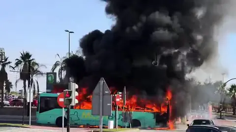 Arde un autob&uacute;s en Murcia