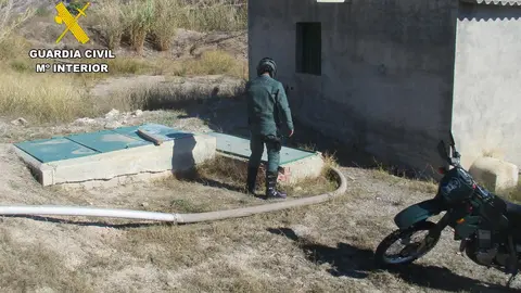 Guardia Civil investiga a dos empresarios por robar m&aacute;s de 50 millones de litros de agua de un pozo y venderla