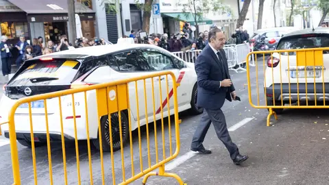 El exministro de transporte Jos&eacute; Luis &Aacute;balos llega al Tribunal Supremo para declarar como investigado, a 15 de octubre de 2025, en Madrid