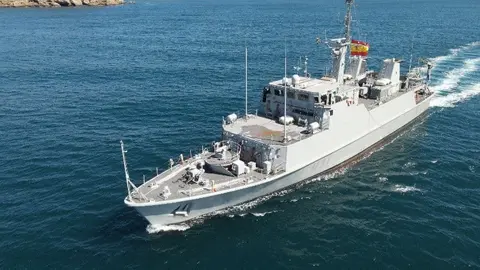 El cazaminas 'Segura' navega en el litoral