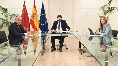 El presidente de la Comunidad, Fernando L&oacute;pez Miras, se reuni&oacute; hoy en San Esteban con el presidente de la Asociaci&oacute;n de Trabajadores Aut&oacute;nomos de Murcia, Francisco Casado. Adem&aacute;s, tambi&eacute;n estuvo presente la consejera de Empresa, Marisa L&oacute;pez Arag&oacute;n.