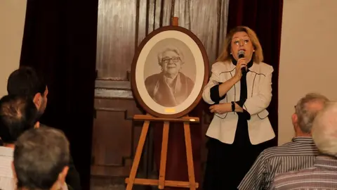 Un emotivo homenaje record&oacute; este s&aacute;bado a la poeta en el primer aniversario de su fallecimiento