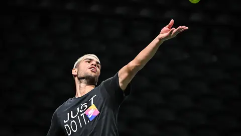 Carlos Alcaraz, durante una sesi&oacute;n de entrenamiento en Par&iacute;s