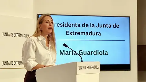La presidenta de la Junta de Extremadura,  Mar&iacute;a Guardiola
