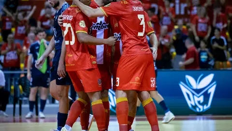 Imagen de archivo de varios jugadores del Jimbee Cartagena Costa C&aacute;lida celebrando un gol en uno de sus partidos (foto: Jimbee Cartagena)