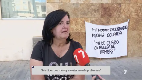 Carmen, vecina de San Javier afectada por la okupaci&oacute;n de dos viviendas (foto: La 7)