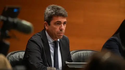 Carlos Maz&oacute;n comparece en Les Corts (foto: EP)