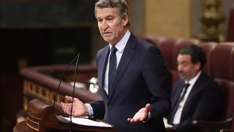 Feij&oacute;o insta a S&aacute;nchez a convocar elecciones para evitar la "par&aacute;lisis": "Aunque se resista, su tiempo se ha acabado"