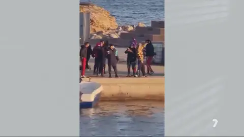 Una patera con 14 inmigrantes llega a Cabo de Palos (foto: La 7)