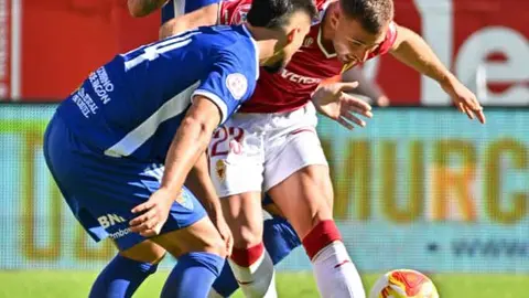 El Murcia se atasca ante el Teruel y deja escapar dos puntos en casa (foto: Real Murcia)