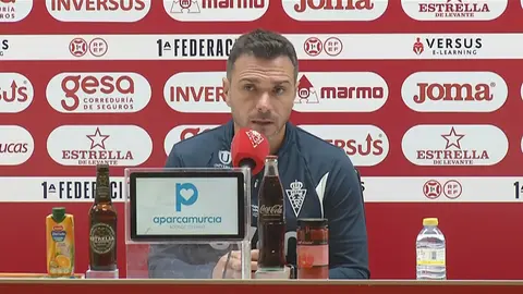 Adri&aacute;n Colunga, entrenador del Real Murcia CF (foto: La 7)