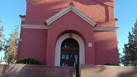 Una imagen de la fachada de la capilla del cementerio de Totana objeto de la subvenci&oacute;n.