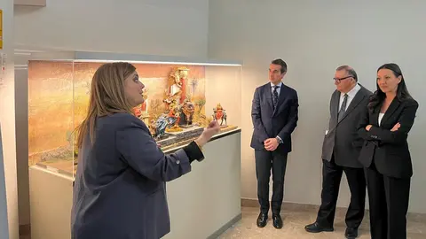 Ram&oacute;n Agenjo, presidente de la Fundaci&oacute;n, visita el Museo acompa&ntilde;ado por la consejera de Cultura, Carmen Conesa, el presidente de la Cofrad&iacute;a, Emilio Llamas y la directora del Museo, Mar&iacute;a Teresa Mar&iacute;n