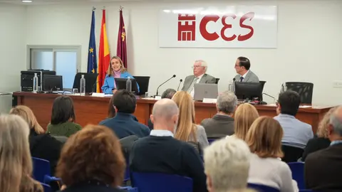 La consejera de Pol&iacute;tica Social, Familias e Igualdad, Conchita Ruiz, durante su intervenci&oacute;n en la Jornada `Las Prestaciones Garantizadas en la Ley de Servicios Sociales en la Regi&oacute;n de Murcia y su aplicaci&oacute;n en los Servicios Sociales de Atenci&oacute;n Primaria&acute;, organizada por el Consejo Econ&oacute;mico y Social de la Regi&oacute;n de Murcia (foto: CARM)