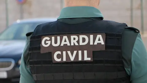 Un agente de la Guardia Civil, de espaldas.
GUARDIA CIVIL