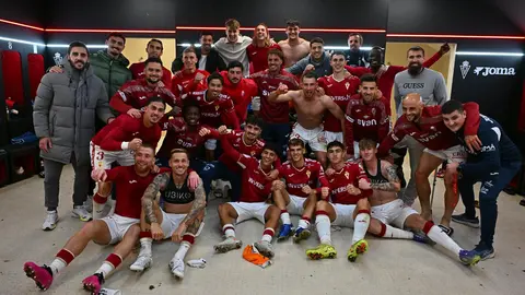 El Real Murcia celebra su victoria ante el C&aacute;diz (foto: Real Murcia)