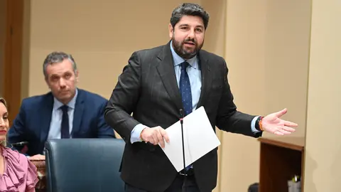 El presidente del Gobierno regional, Fernando L&oacute;pez Miras, en la Asamblea Regional