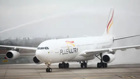 Un avi&oacute;n de la aerol&iacute;nea Plus Ultra