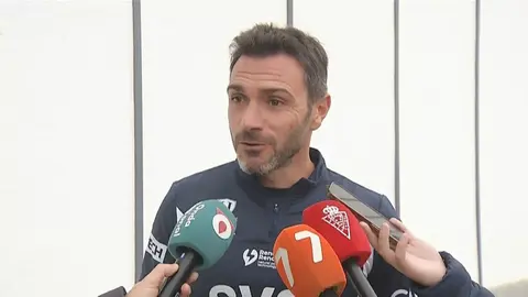 Adri&aacute;n Colunga, entrenador del Real Murcia (foto: Real Murcia)