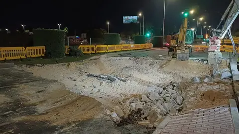 Obras en la avenida Miguel Indur&aacute;in por culpa del hundimiento en un tramo de la calzada (foto: Ayuntamiento de Murcia)