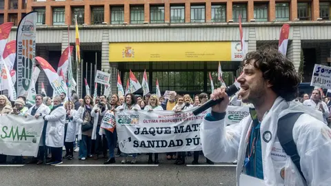 Imagen de archivo de la manifestaci&oacute;n &lsquo;Todos unidos por un objetivo com&uacute;n: el estatuto propio&rsquo;, en el Ministerio de Sanidad (foto: EP)