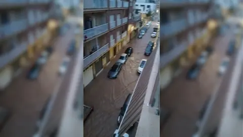 Inundaci&oacute;n en una calle de &Aacute;guilas