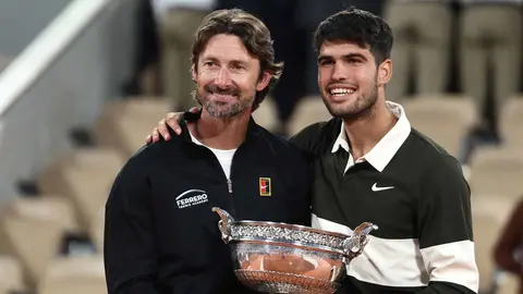 Juan Carlos Ferrero y Carlos Alcaraz, durante Roland Garros