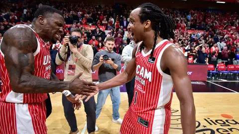 Forrest y Ennis celebran la victoria