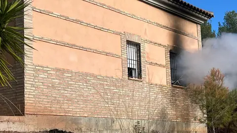 Vivienda incendiada de Aledo (foto: Bomberos del CEIS)