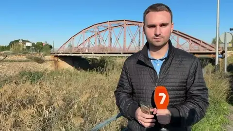 La Guardia Civil contin&uacute;a la b&uacute;squeda del hombre que cay&oacute; al r&iacute;o Segura este pasado jueves 25 de diciembre (foto: La 7)