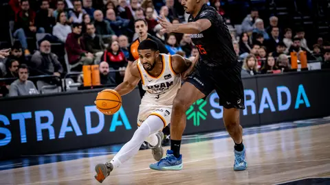 El UCAM Murcia asalta Granada y se coloca l&iacute;der provisional de la Liga Endesa (foto: UCAM Murcia CB)